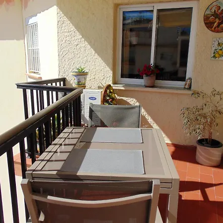 Appartement One Bedroom, Top Floor, By The Sea,